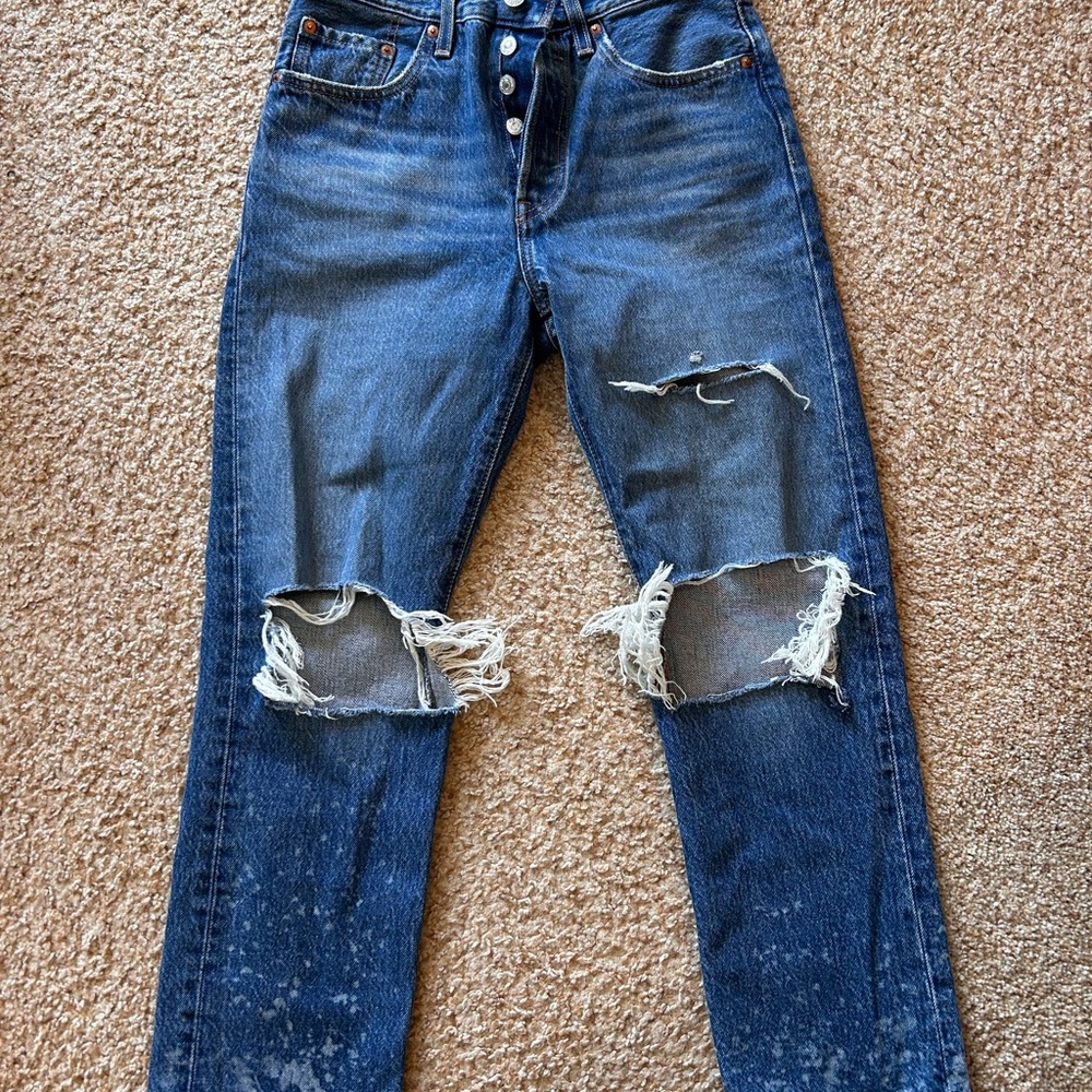 501 Levi’s Original Cropped Distressed Blue Jeans with Ripped Knees